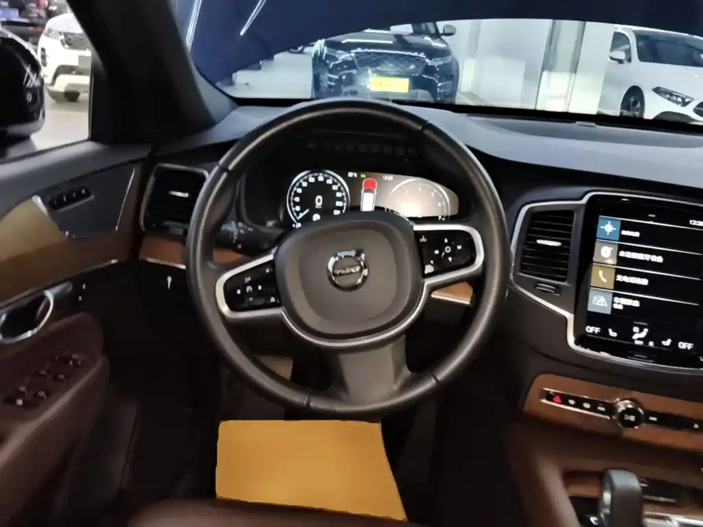Volvo XC90 — миниатюра 11