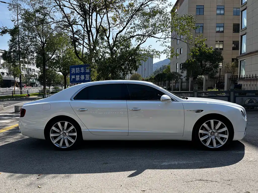 Bentley Flying Spur — миниатюра 16