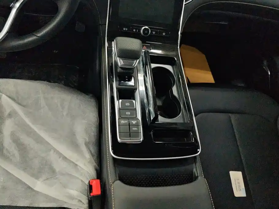 Roewe i6 MAX New Energy — миниатюра 16