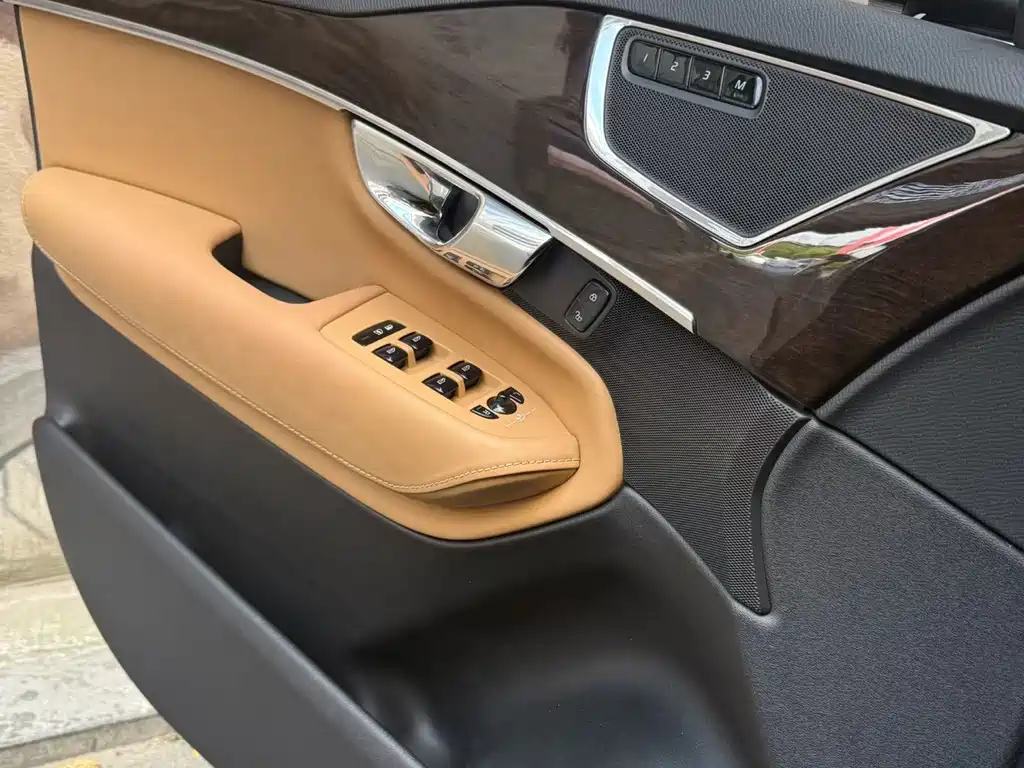 Volvo XC90 — миниатюра 6