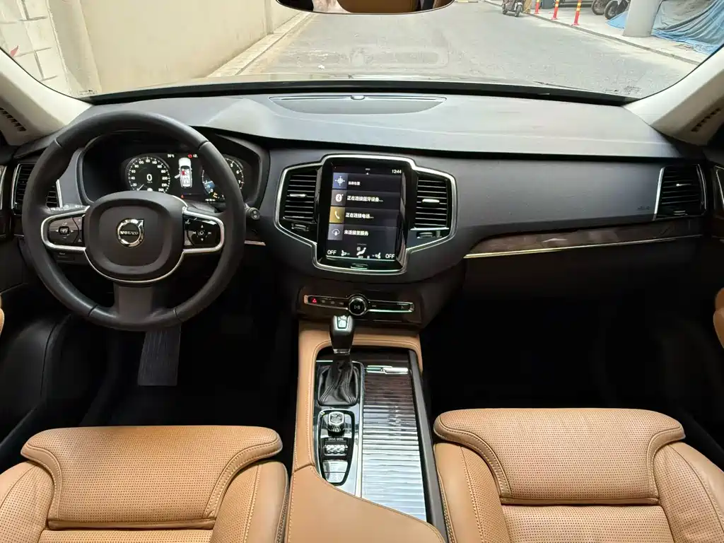 Volvo XC90 — миниатюра 7
