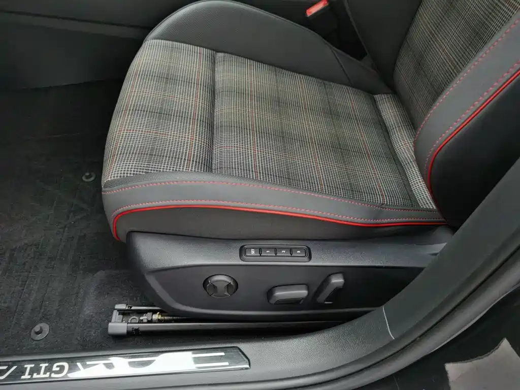 Volkswagen Golf GTI — миниатюра 20
