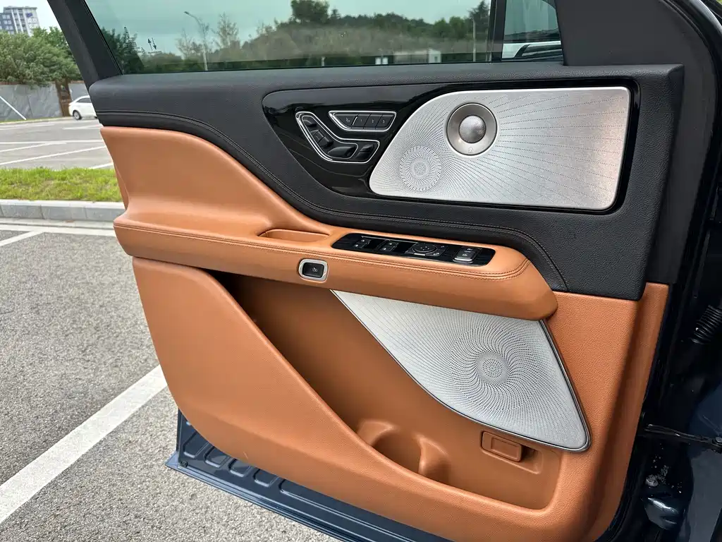 Lincoln Aviator — миниатюра 18