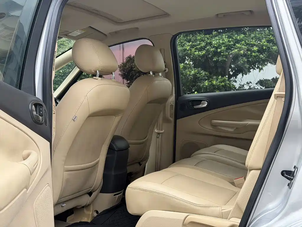Ford Max — миниатюра 8