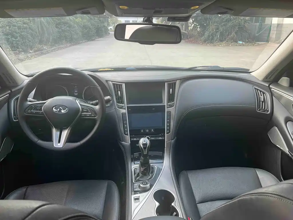 INFINITI Q50L