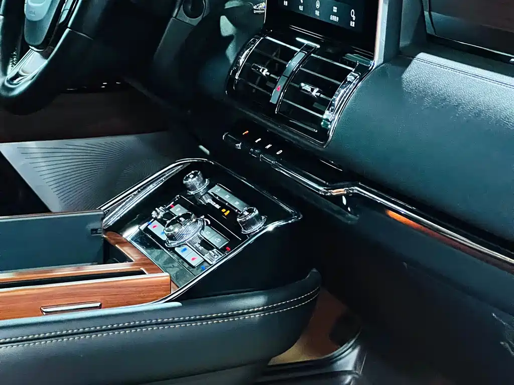 Lincoln Navigator — миниатюра 13