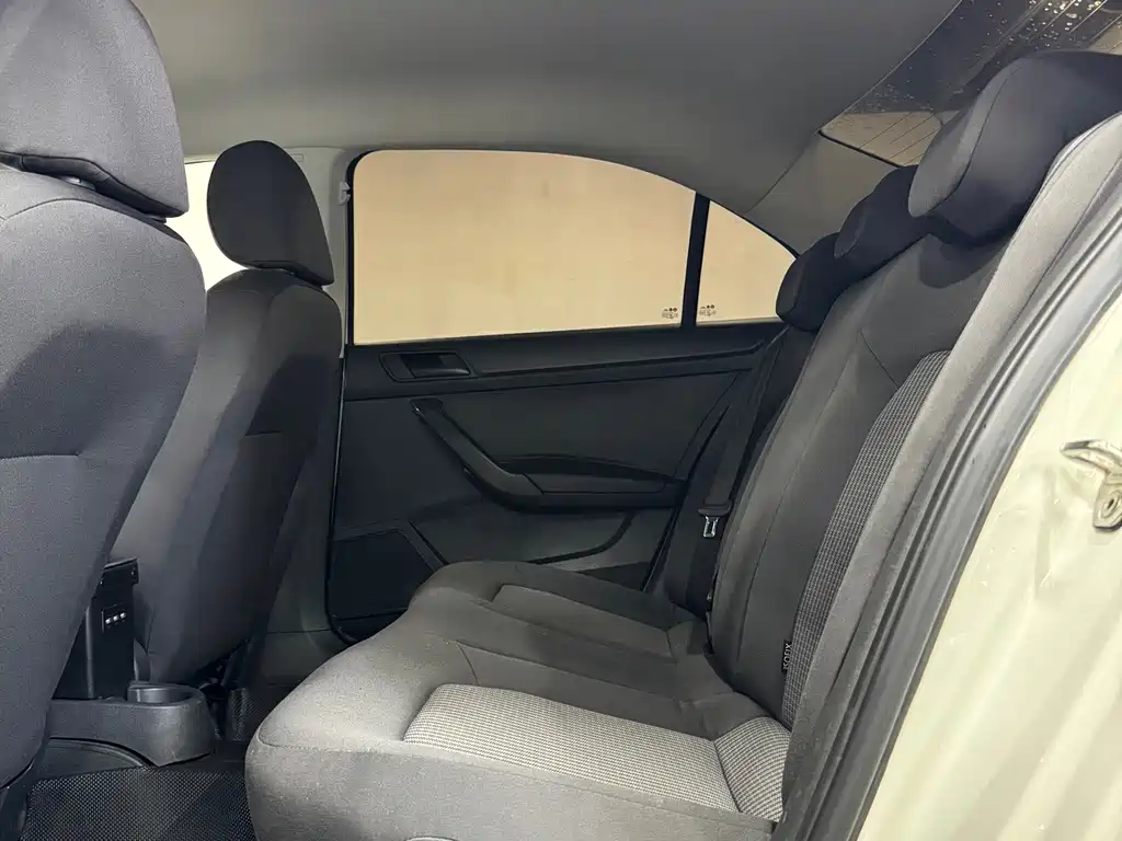 Volkswagen Santana — миниатюра 9