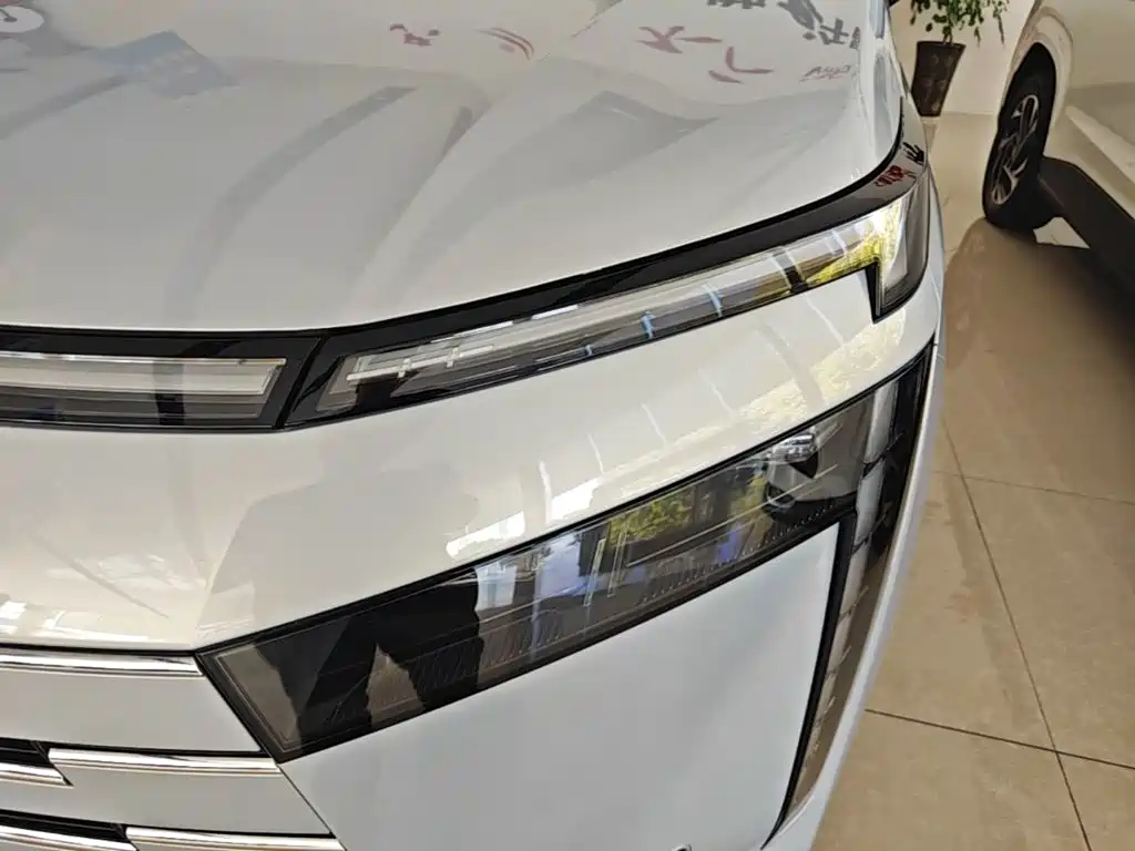 GAC Motor Trumpchi E8 PHEV — миниатюра 24