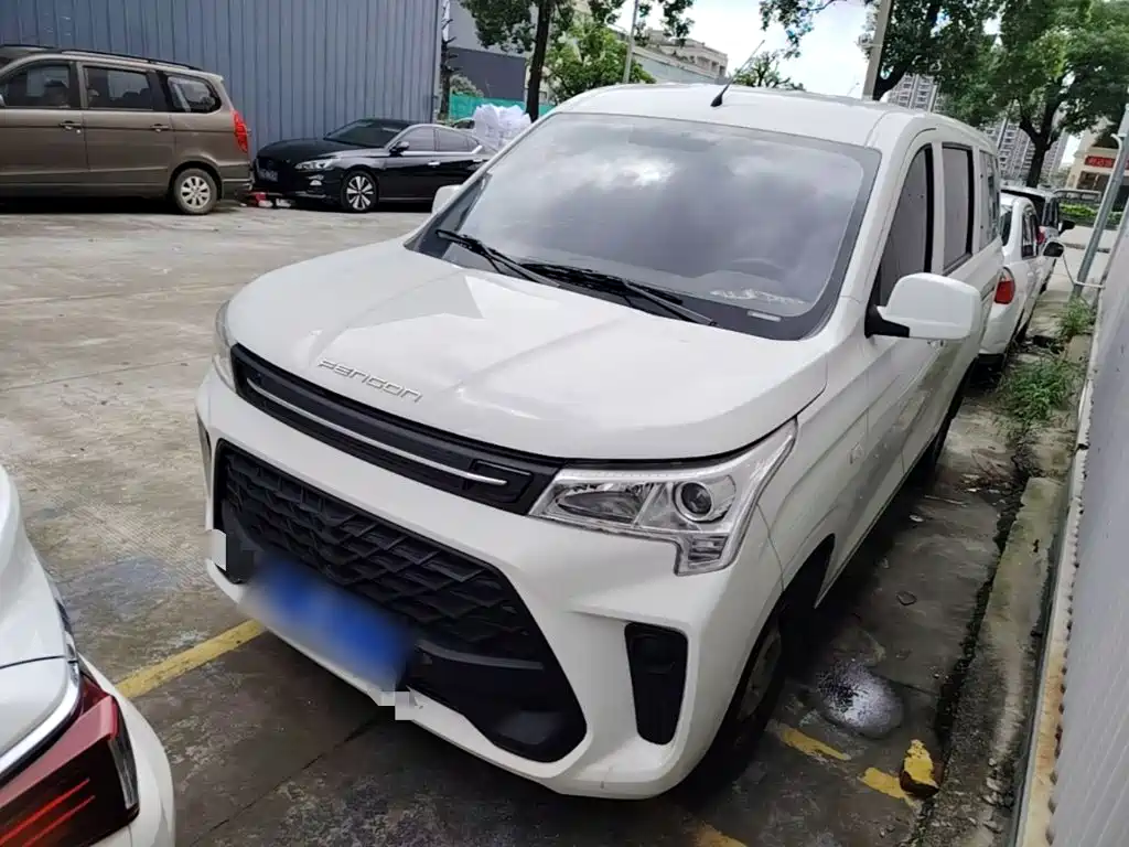风光380 2022款 1.5L 精典型客车 5座