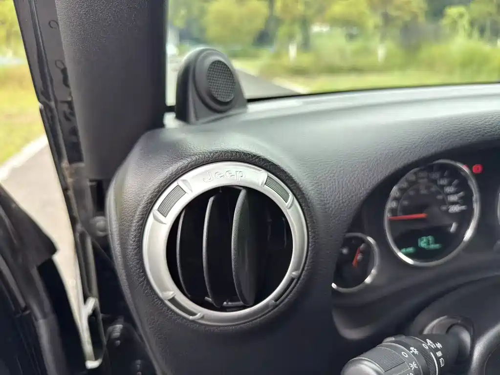 Jeep Wrangler — миниатюра 11