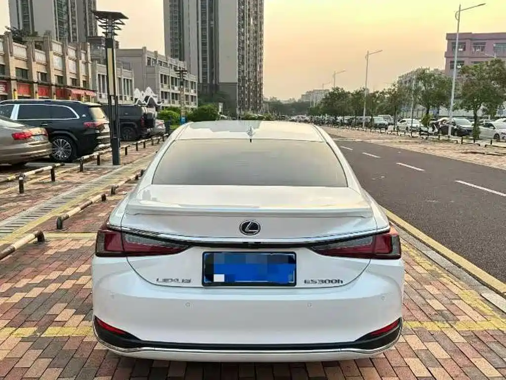 Lexus ES — миниатюра 4