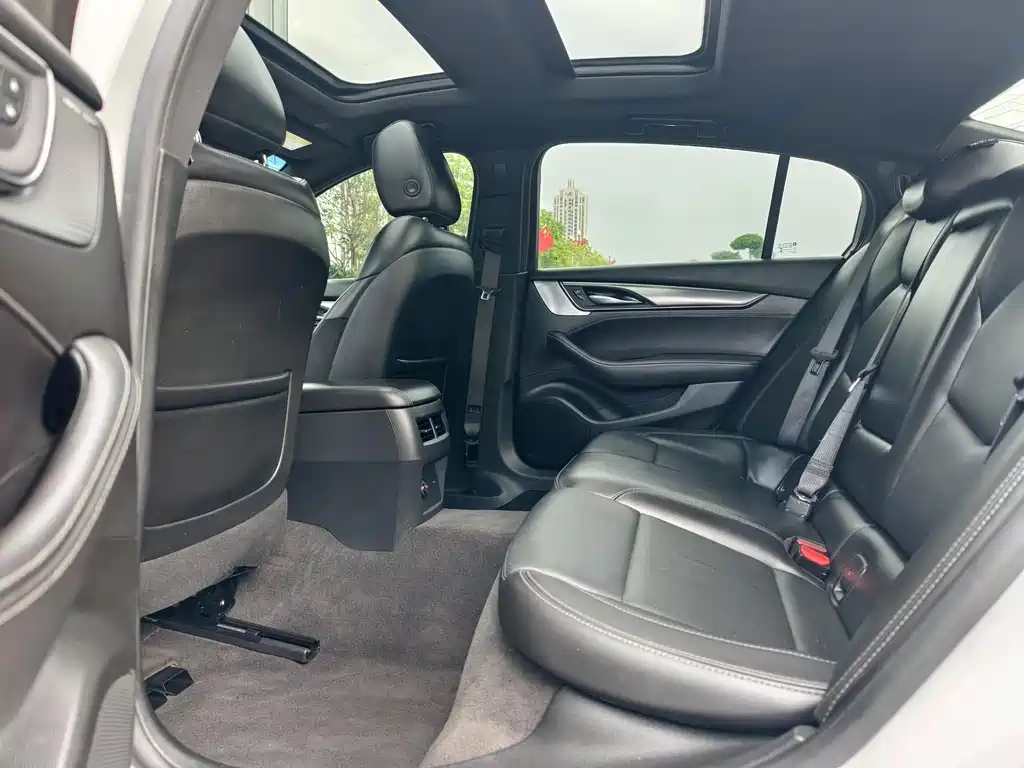 Cadillac CT5 — миниатюра 6