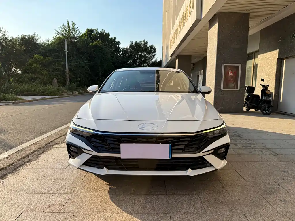 Hyundai Elantra — миниатюра 2