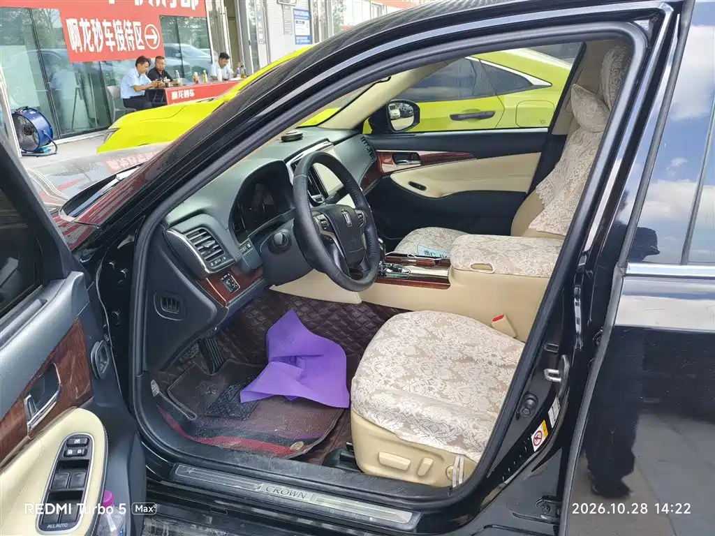 Toyota Crown — миниатюра 6