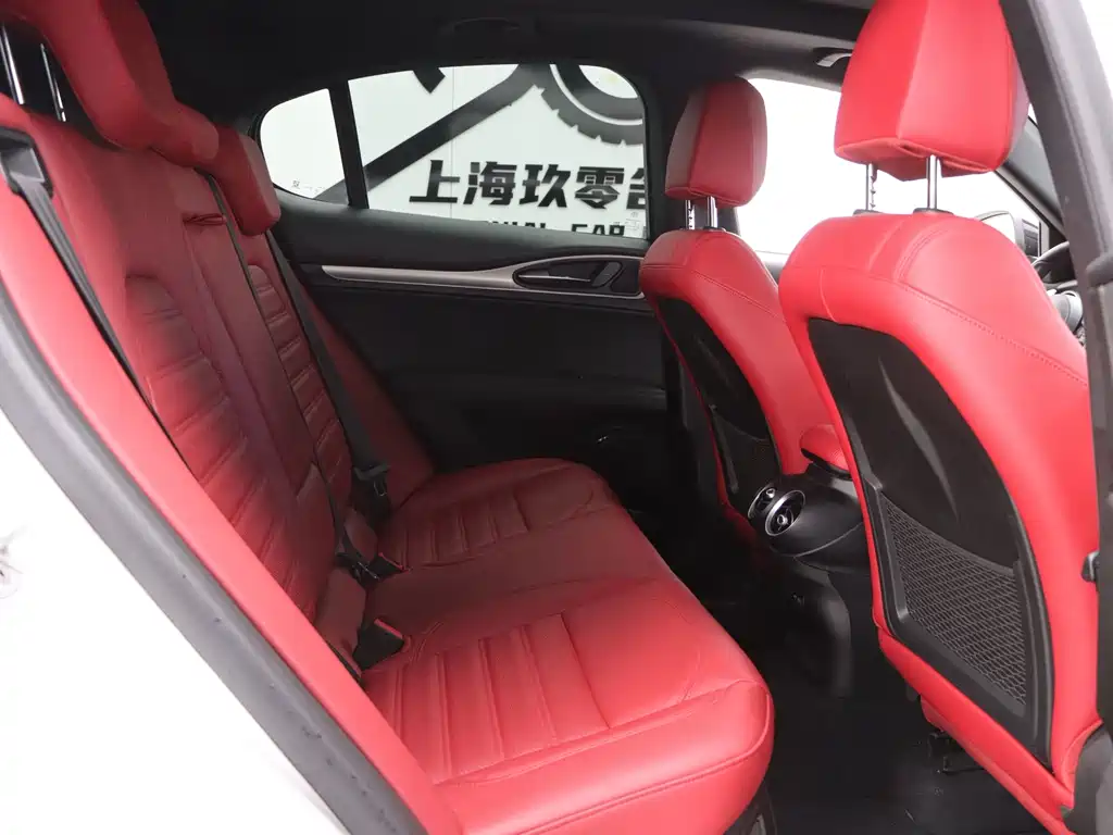 Alfa Romeo Stelvio — миниатюра 17