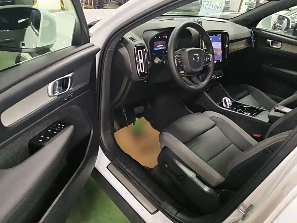 Volvo XC40 — миниатюра 16