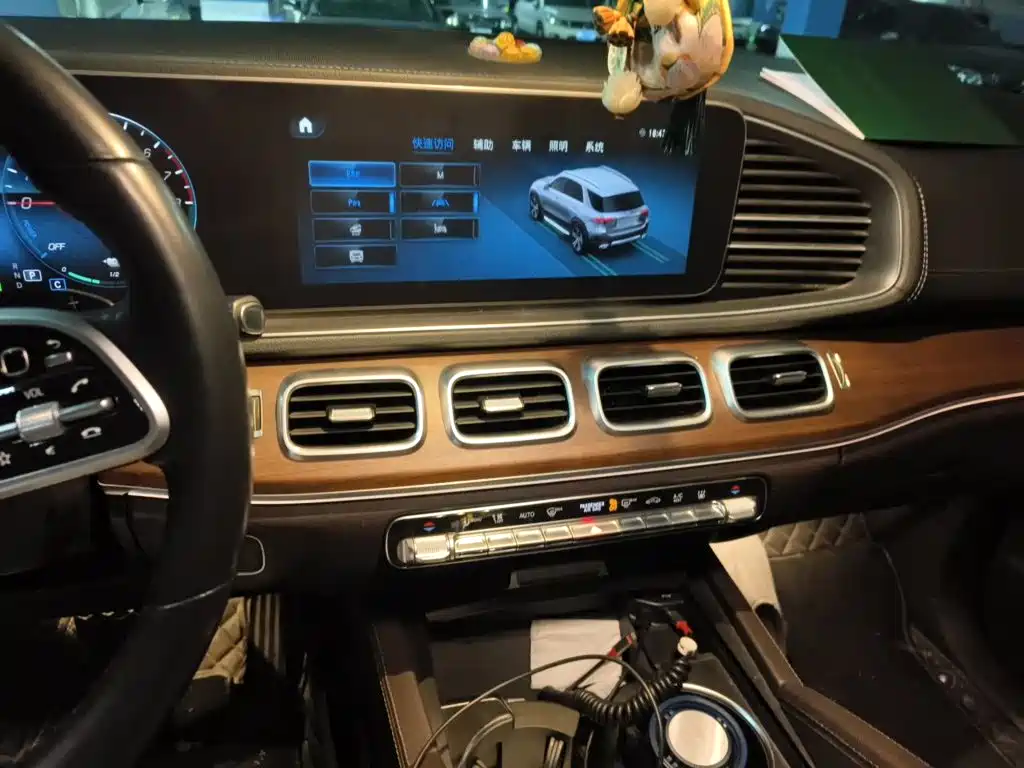 Mercedes-Benz GLE New Energy — миниатюра 14