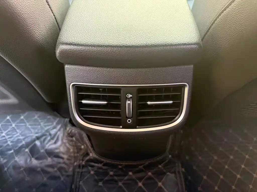 Hyundai Elantra — миниатюра 8