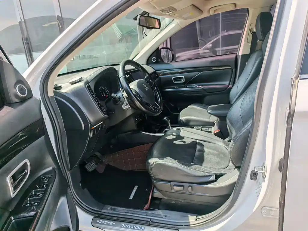 Mitsubishi Outlander — миниатюра 7