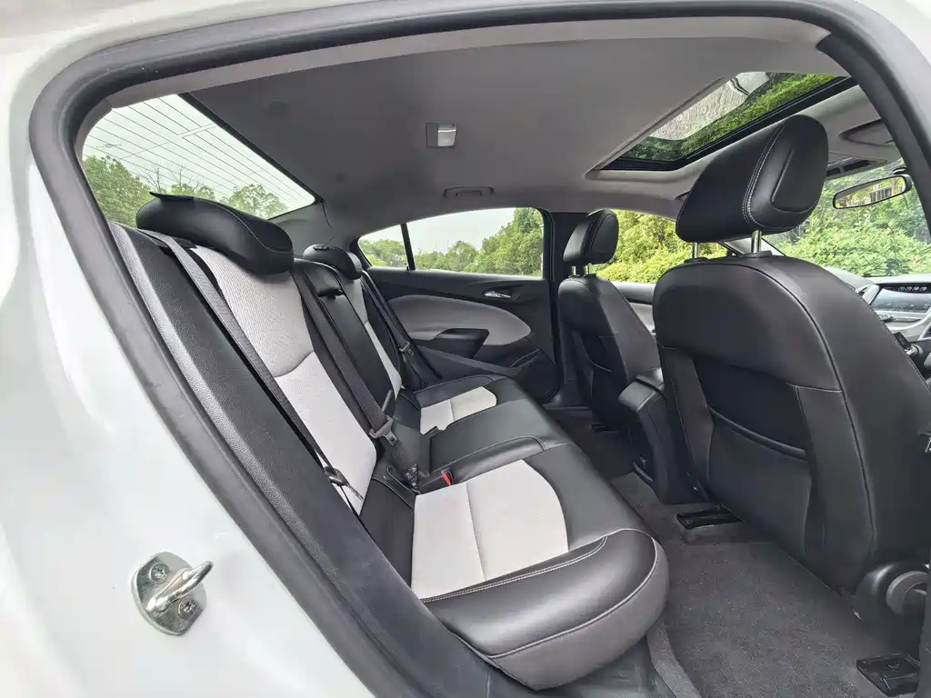 Chevrolet Cruze — миниатюра 25