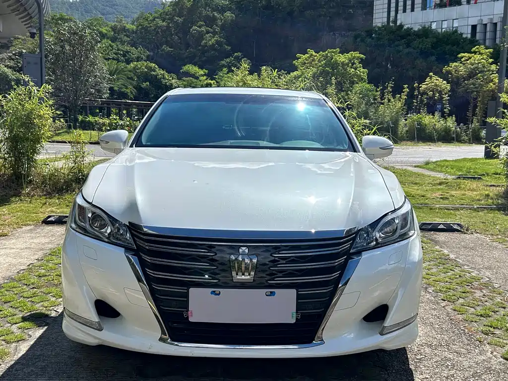 Toyota Crown — миниатюра 2