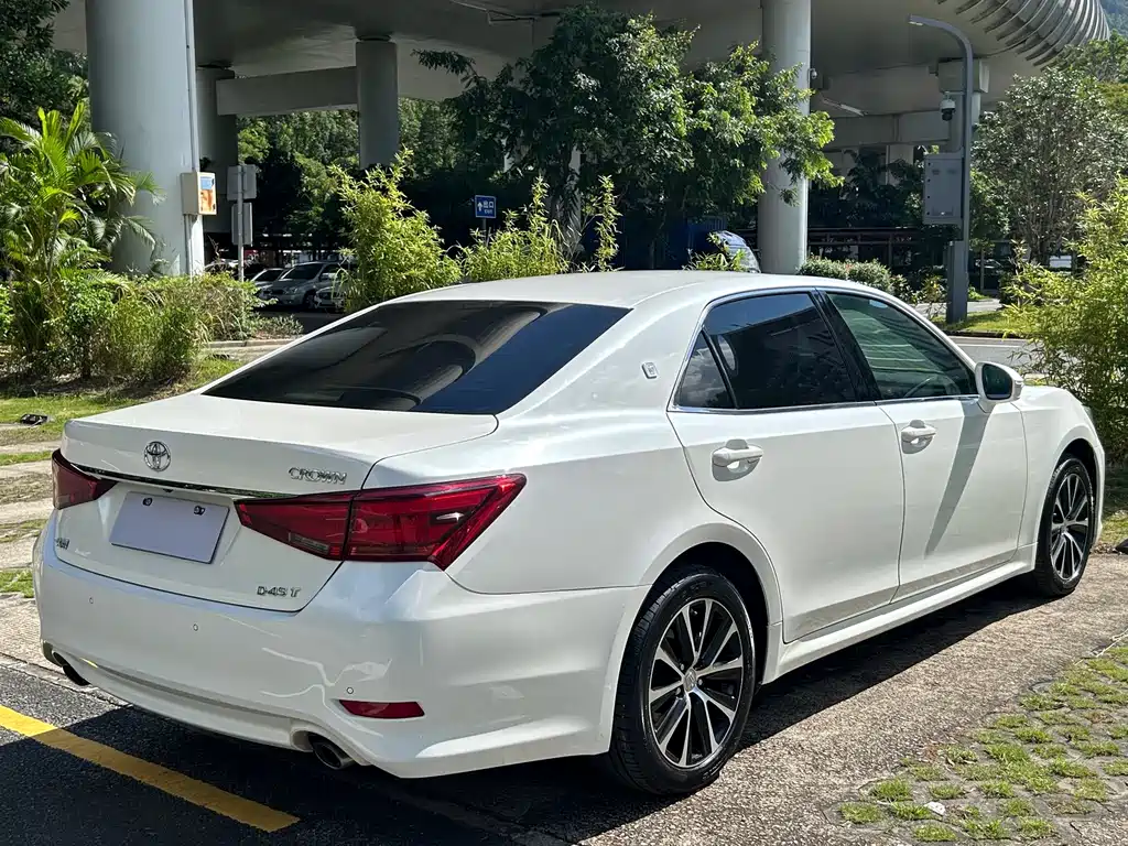 Toyota Crown — миниатюра 8