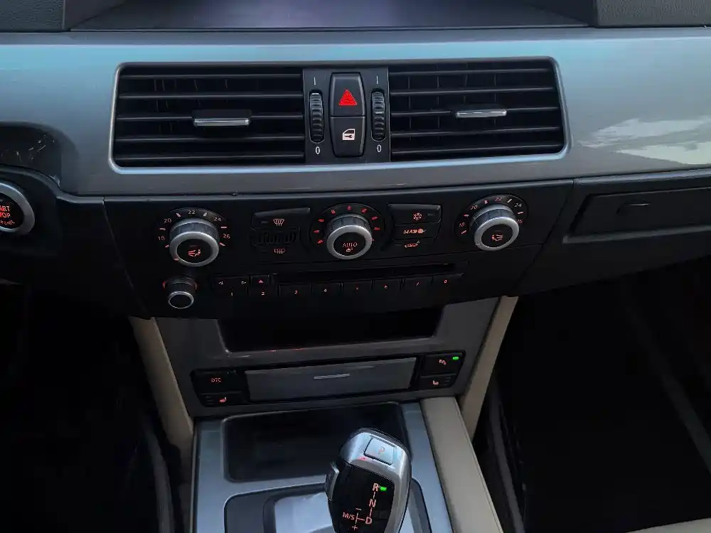 BMW 5 Series — миниатюра 10