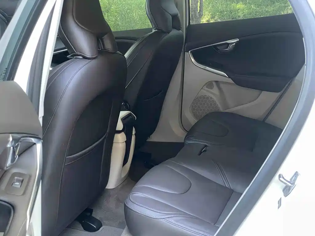 Volvo V40 — миниатюра 11