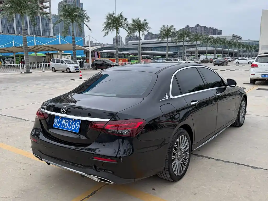 Mercedes-Benz E-Class — миниатюра 9