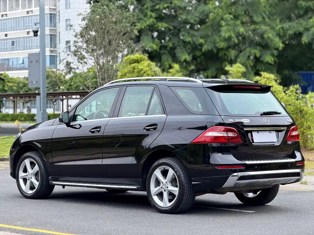 Mercedes-Benz M-Class — миниатюра 11