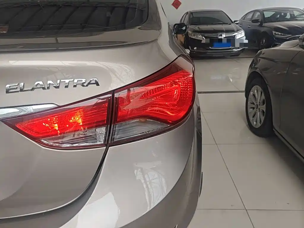 Hyundai Elantra Langdong — миниатюра 8