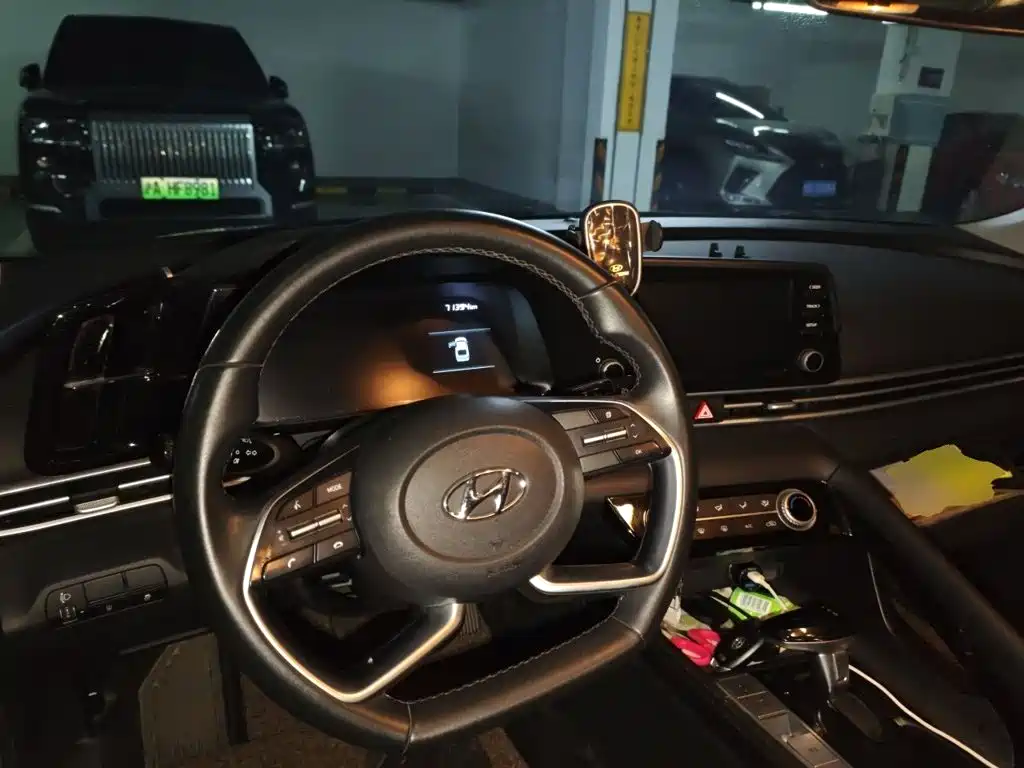 Hyundai Elantra — миниатюра 5