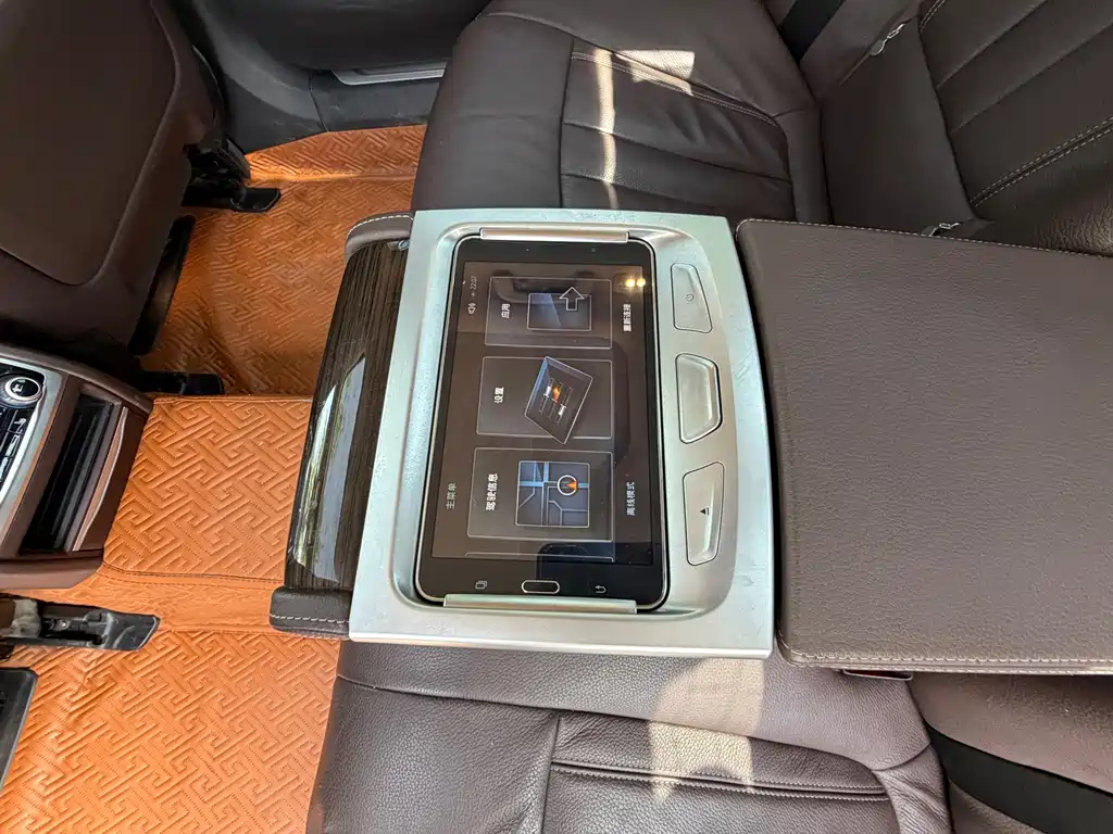 BMW 7 Series — миниатюра 12