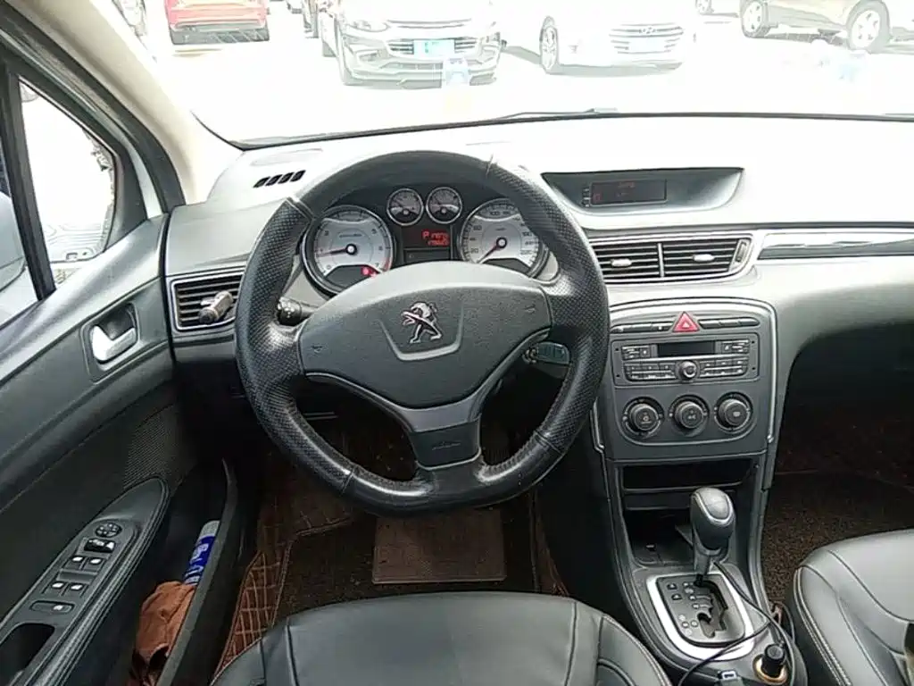 Peugeot 308 — миниатюра 11