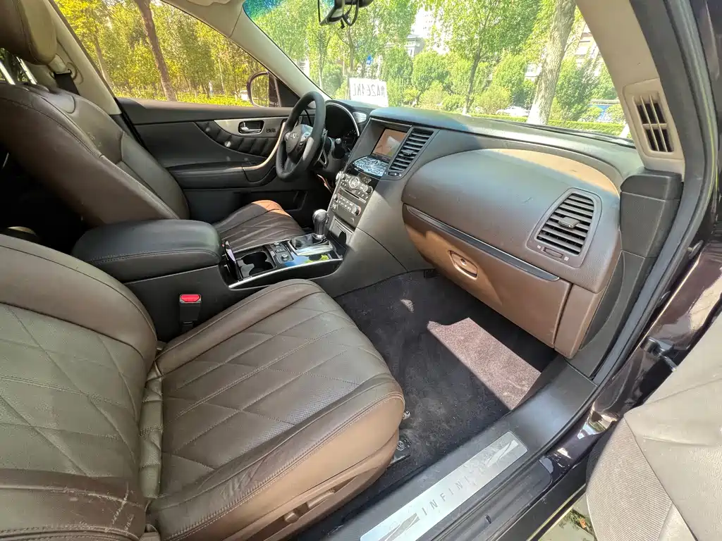 Infiniti FX — миниатюра 9