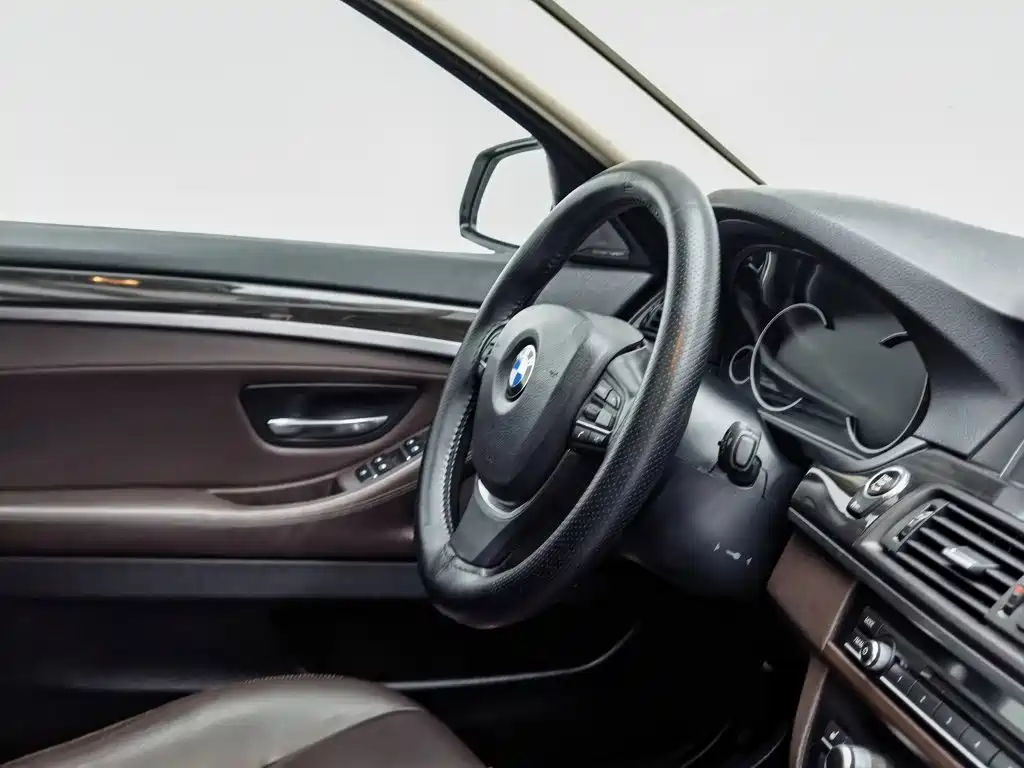 BMW 5 Series — миниатюра 22