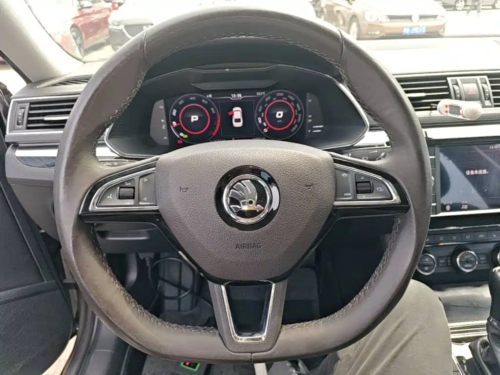 Skoda Superb — миниатюра 11