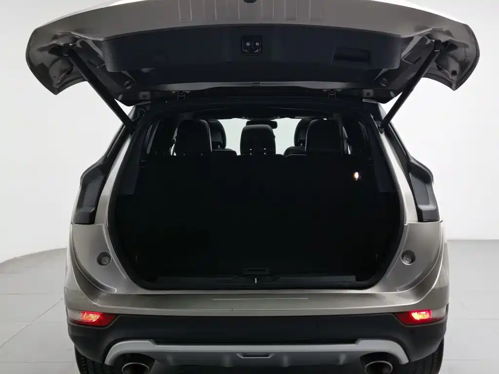 Lincoln MKC — миниатюра 16