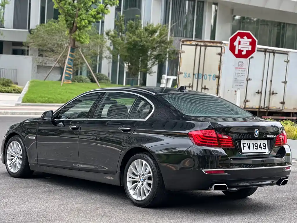 BMW 5 Series — миниатюра 32