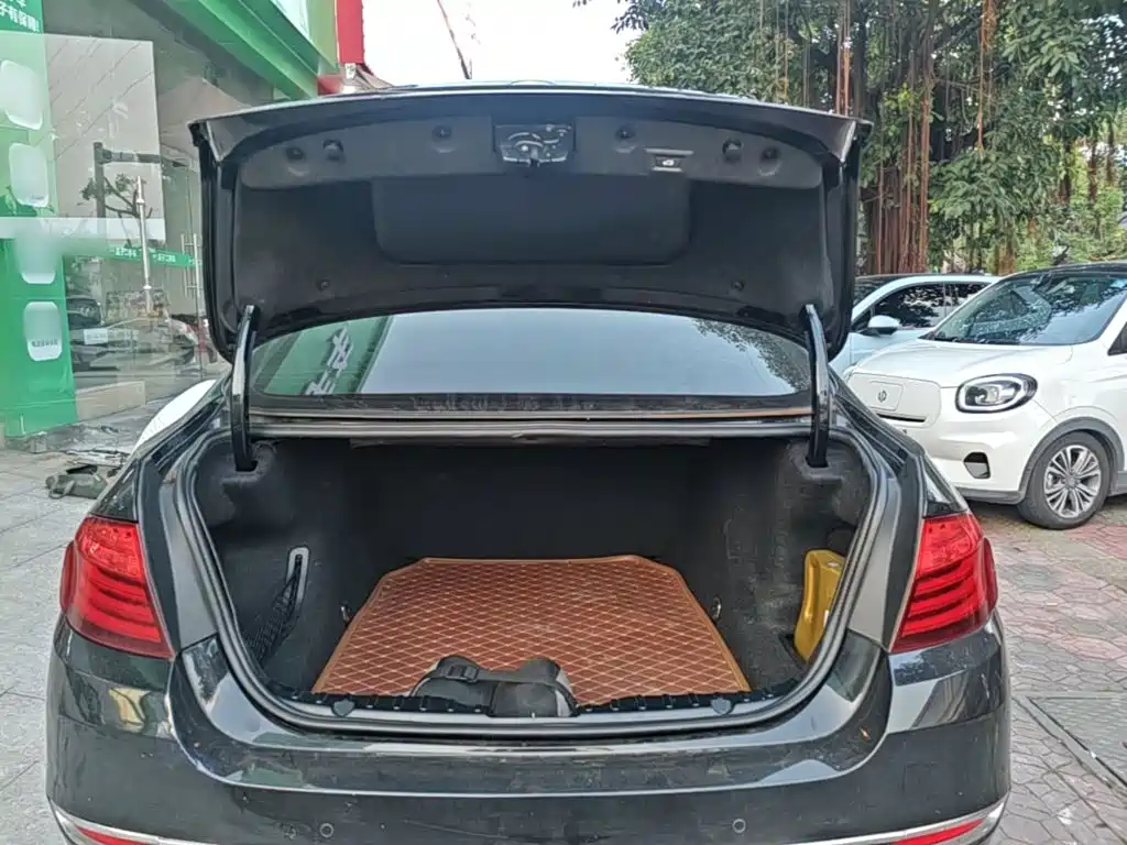BMW 5 Series — миниатюра 19