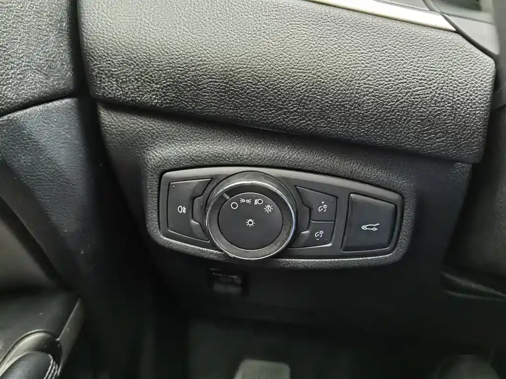 Lincoln MKC — миниатюра 21