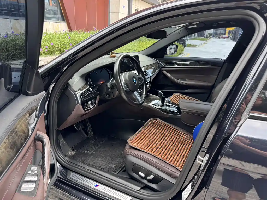 BMW 5 Series — миниатюра 8