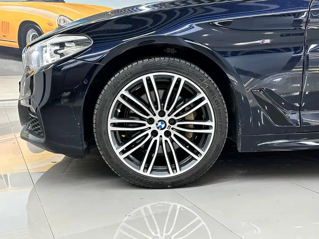 BMW 5 Series — миниатюра 17