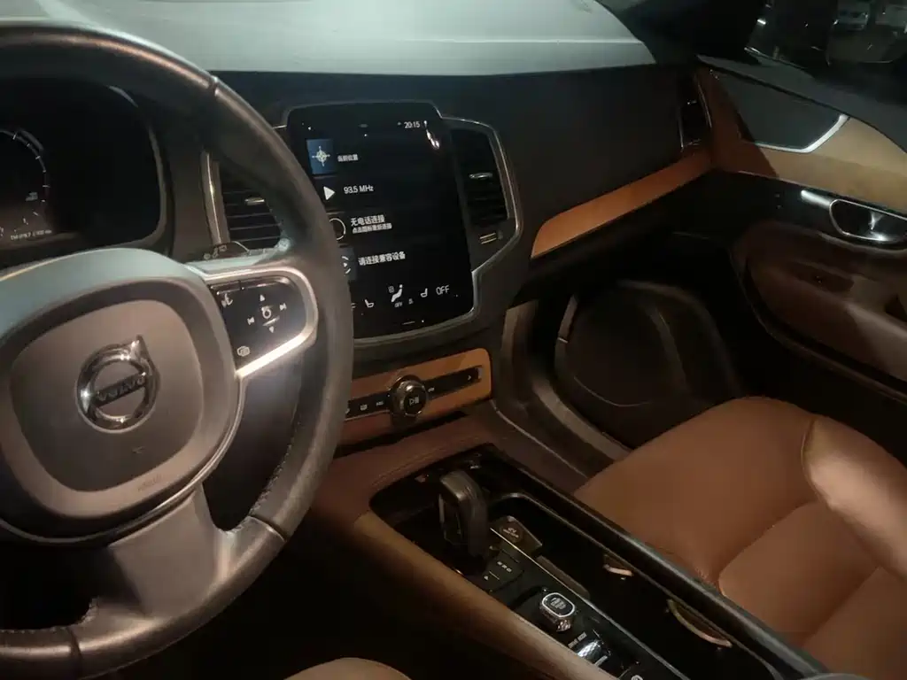 Volvo XC90 — миниатюра 10