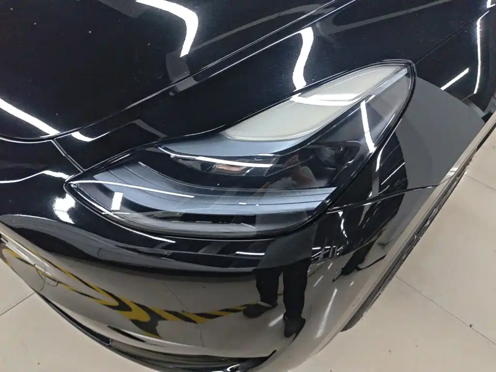 Tesla Model Y — миниатюра 24