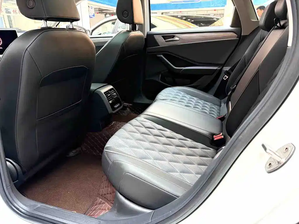 Volkswagen Sagitar — миниатюра 6