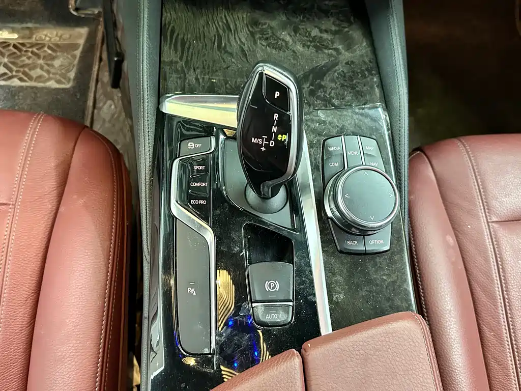 BMW 5 Series — миниатюра 15