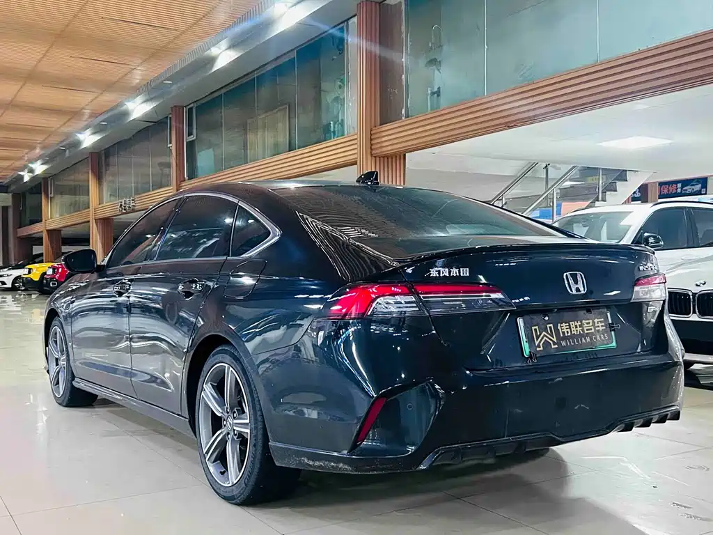 Honda Inspire PHEV — миниатюра 4