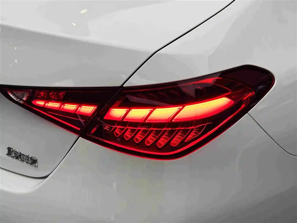 Mercedes-Benz C-Class — миниатюра 13