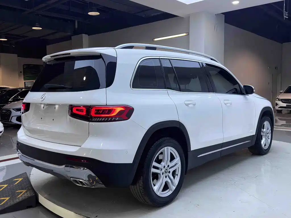Mercedes-Benz GLB — миниатюра 8